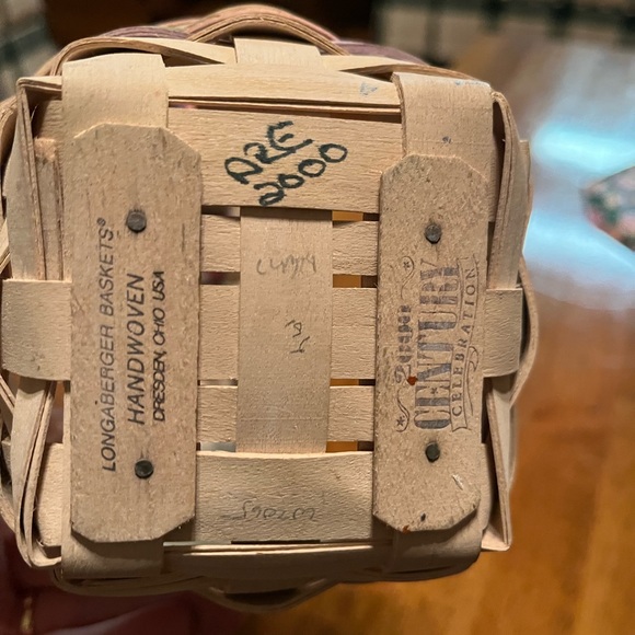 Longaberger 2000 Easter Basket - Picture 7 of 15